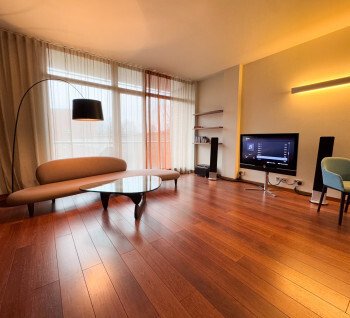 We offer a modern 2-room apartment with a designer renovation for rent