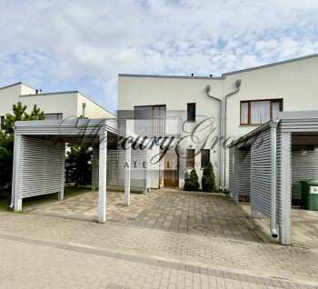 Spacious townhouse in Pinki