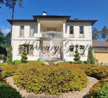 We offer for sale a spacious house in the village Sunisi