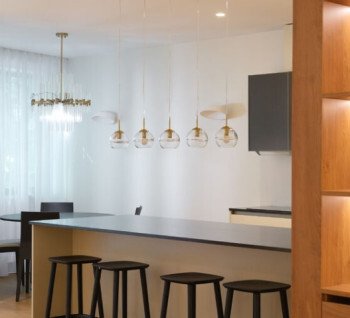 We offer a bright and cozy apartment in the project 