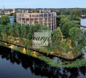 Pārdod divstāvu dzīvokli ar unikālu skatu uz Daugavu