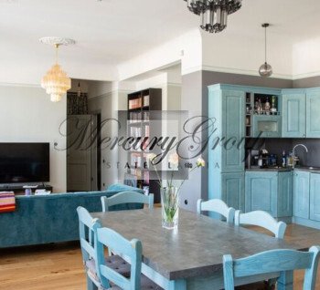 For sale a 5-room apartment in the very center of Riga