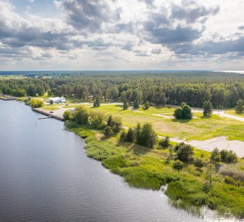 Продается эксклюзивный участок у реки в Юрмале