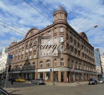 The prestige &laquo;Blaumaņa centrs&raquo;, office building with reta...