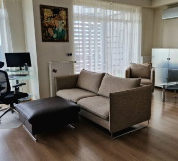 Продается квартира в центре с террасой.