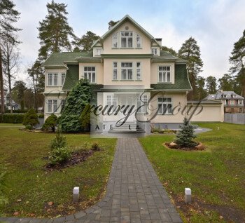 Luxury house in Jurmala 5 minutes from the sea for sale