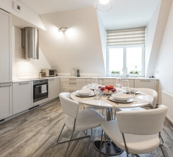 We offer for rent a spacious 3-room apartment in the center of Riga