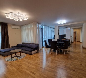Penthouse apartment for rent in the embassy area