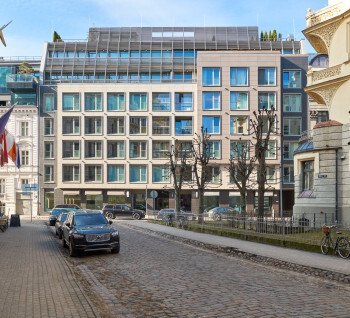 Эксклюзивная квартира с роскошными видами в одном из лучших проектов Тихого центра Риги на продажу 