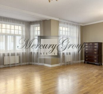 Spacious apartment for rent in the quiet city center