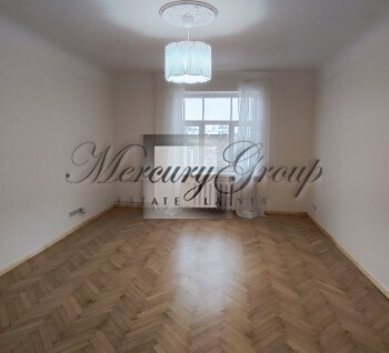 Bright and spacious apartment in the city center