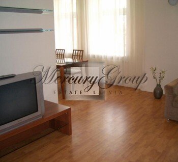 Nice and spacious 1-bedroom apartment for sale. Completely decorated a...