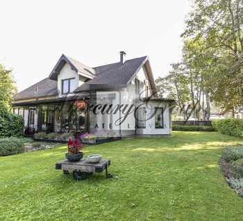 Beautiful house near the sea
