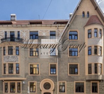 For long-term rent in the Quiet Centre, an elegant 4-room apartment