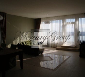 We offer for your attention a spacious 3-bedroom apartment on the 15th...