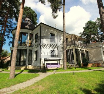 For long-term a spacious house in Jurmala
