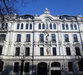 A new 3 bedroom three-level penthouse apartment with spacious roof terrace for sale!