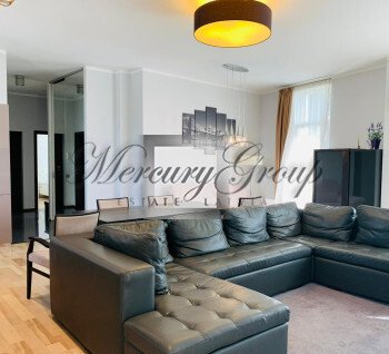 Spacious 3-room apartment with rooftop terrace for rent