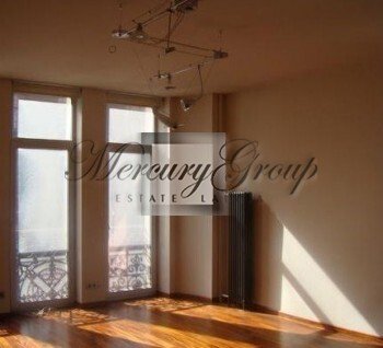 We offer for long
time rent this elegant apartment on the central stre...
