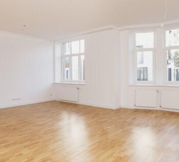 Apartment for sale in a renovated building in the center of Riga!