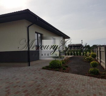 Spacious house in a closed village for sale!