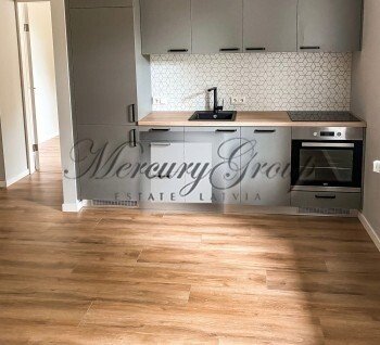 A four-room apartment is offered for rent.
