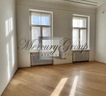 Lovely one bedroom flat with the view to the park