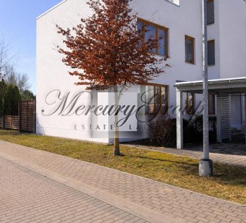 Three-story townhouse in Saliena