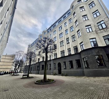 Lovely apartment for rent in Embassy area in quite centre