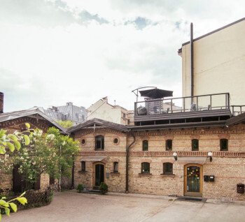 Commercial premises with stable rental income for sale