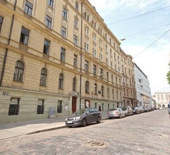 We offer 3-level premises in the city center of Riga