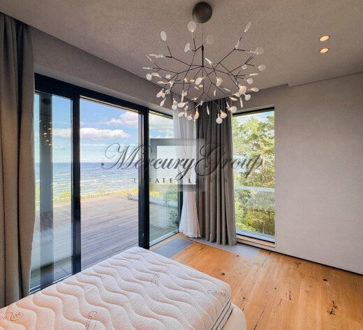 A unique offer for sale - a penthouse with sea...