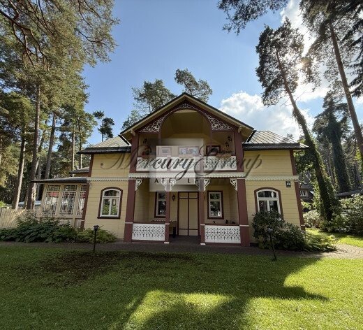 Exclusive villa with private pool on Dzintaru ...