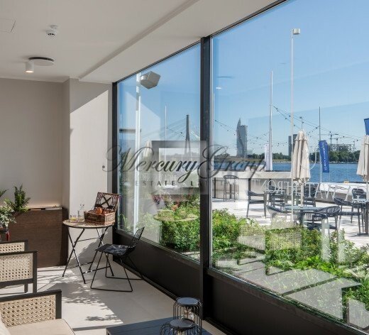 Sunny apartment with river view in Riga Waterf...