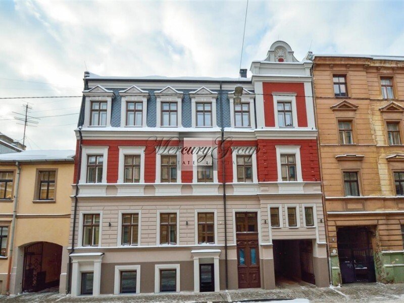 Dzirnavu 6 - vēsturisks renovēts nams klusajā centrā. Nr. 12