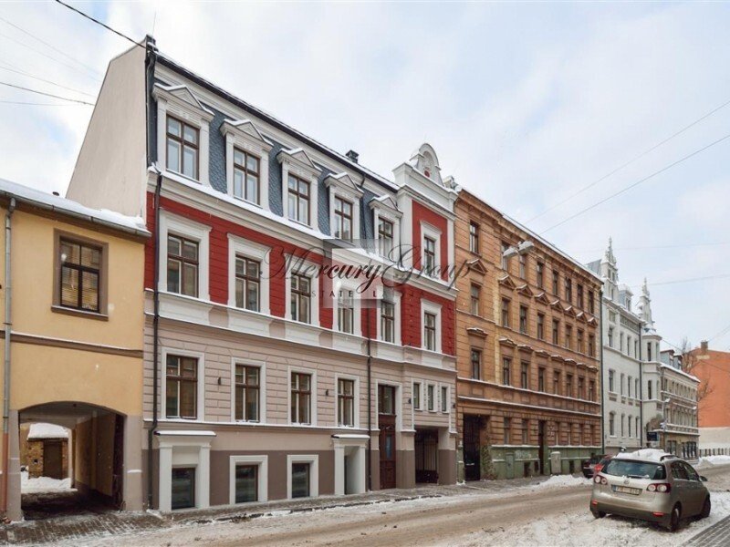 Dzirnavu 6 - vēsturisks renovēts nams klusajā centrā. Nr. 1